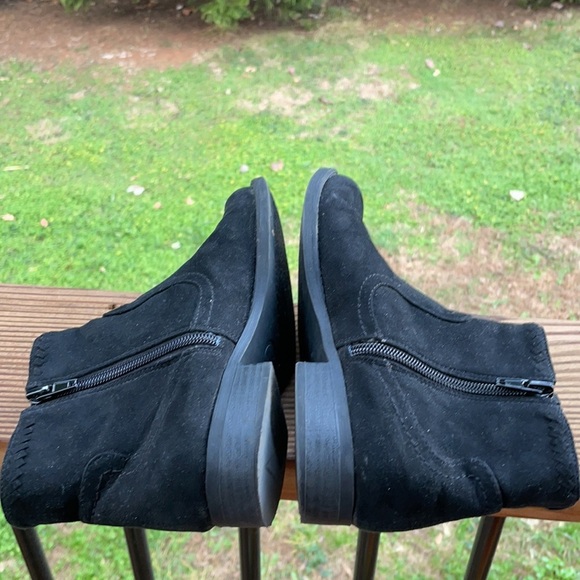 G by Guess Black Booties with zippers and sparkle detail size 6 - Picture 5 of 6